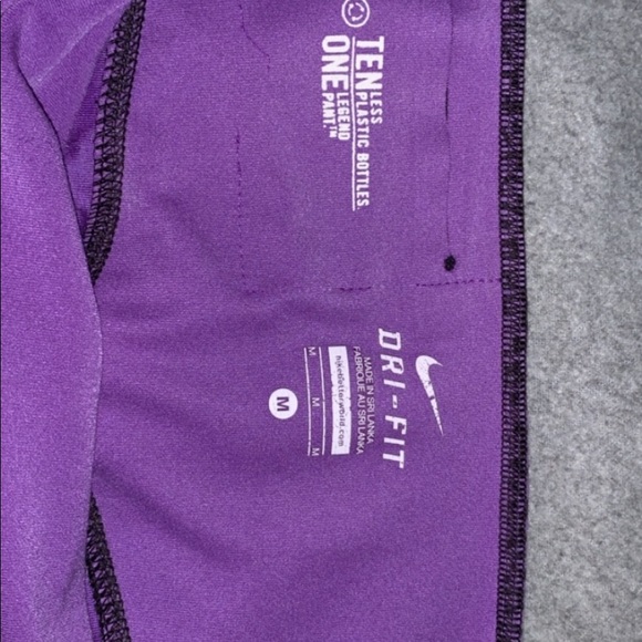 Nike Capri Leggings - Picture 2 of 2